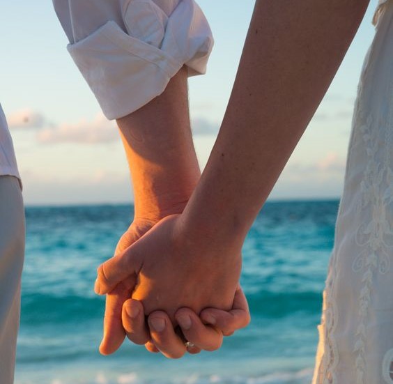 How to Be Independent in a Relationship: 7 Expert Tips for a Healthy Balance